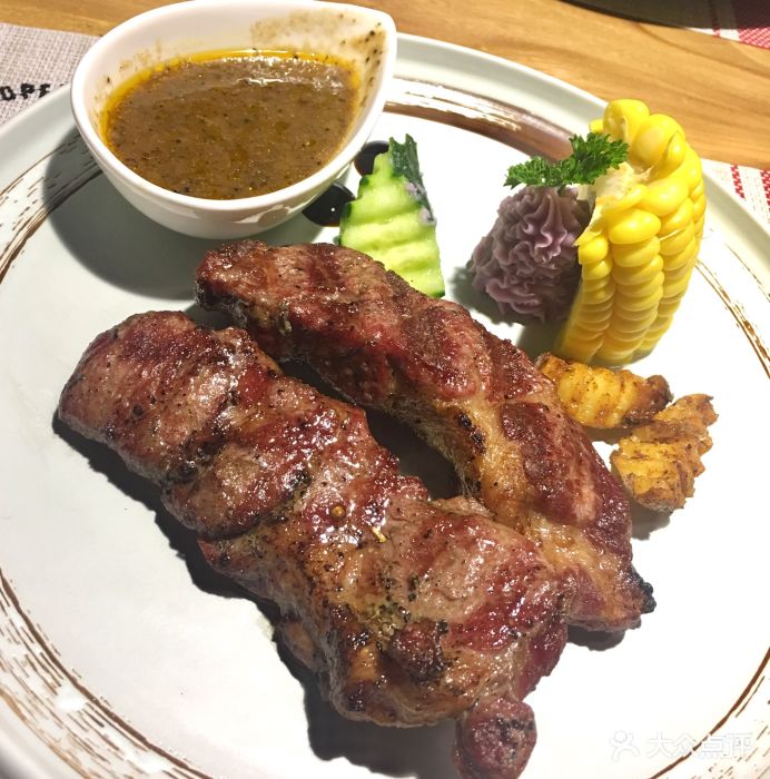 果木炭烤牛小排