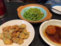 鸭蛋黄狮子头-梅飞酒家(桑园路店)
