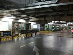 -百联西郊购物中心·停车场