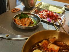 -围炉肉舍•炭烤活鳗•丹东海鲜烤肉(步行街店)