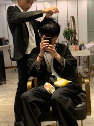 -妃格美发沙龙·烫发·染发