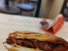 特色腊汁肉夹馍-河洛王三米皮(泉舜购物中心店)