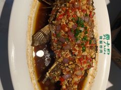 香酥大鲫鱼-费大厨辣椒炒肉(万家丽一店)