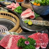 被烤的油渍渍的，一口在嘴巴里爆汁太美味了！
