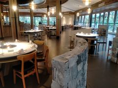 -茅草房·河畔园林火锅