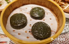 Mashed Rice Balls with Mugwort