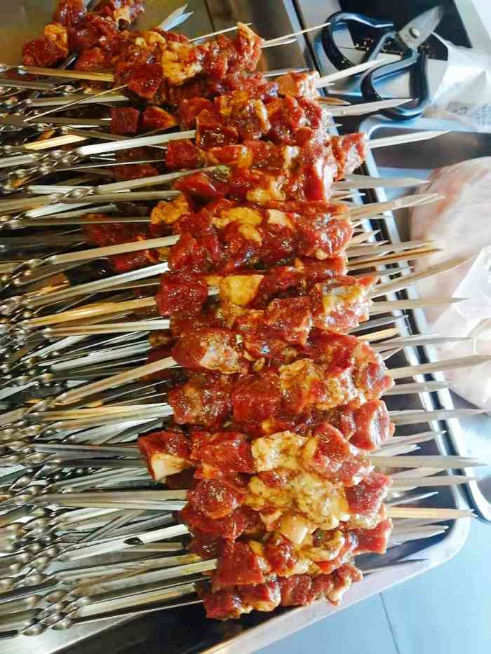 小马扎烧烤61烤羊腿(青年路店)-"口味不错,服务态度也好,全场给我唱