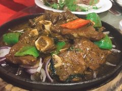 铁板黑椒牛仔骨-鲤鱼塘农家山庄