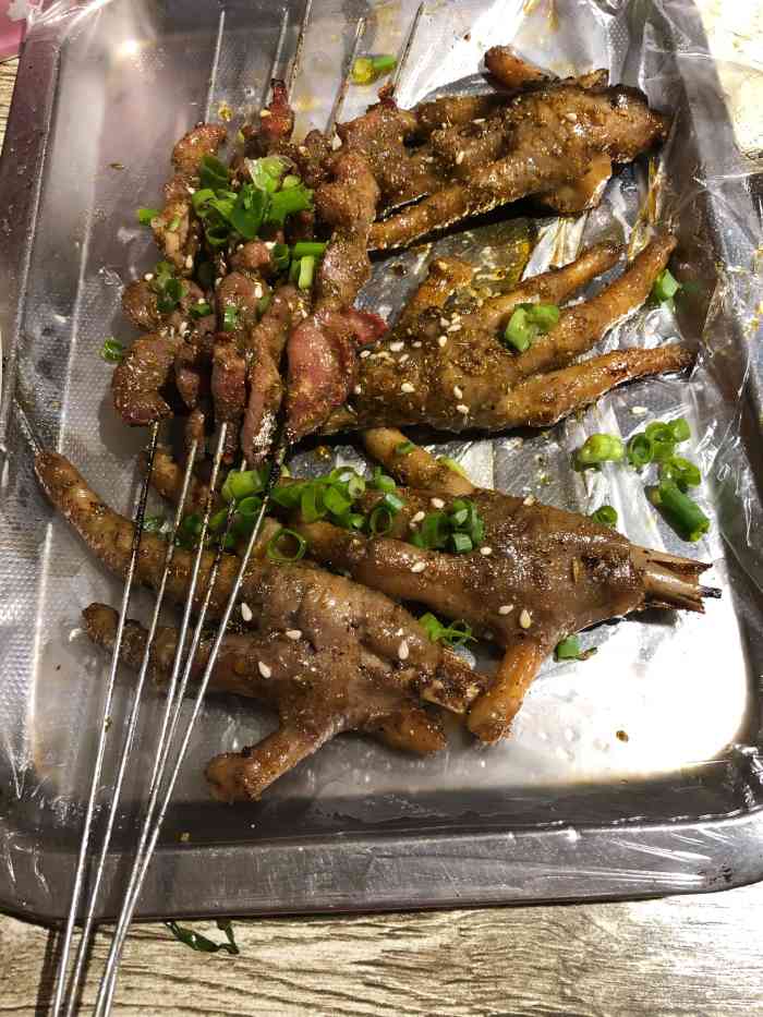 吴记特色烧烤(红旗店)-"家附近还不错的烧烤店,晚上不知道吃什么就.