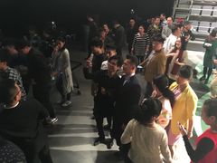一虎一席谈主持人-凤凰中心