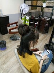 锁骨发丸子头-茶发Salon·烫发染发理发