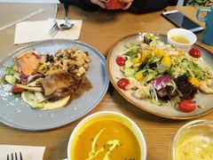 南瓜汤-HELLO 27 意面·沙拉·帕尼尼