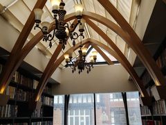 -钟书阁(松江泰晤士小镇店)