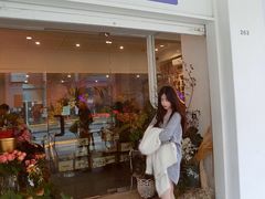 -FLOVIE FLORIST CAFE