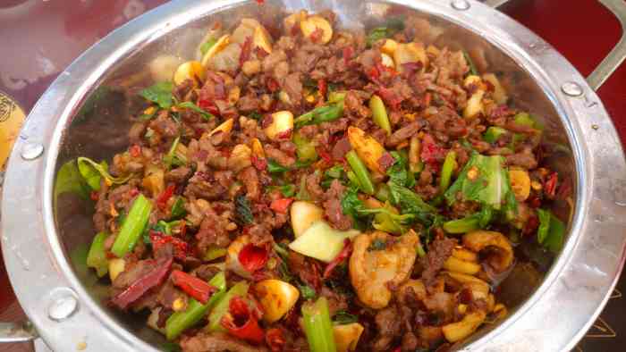 摆金车伯妈马肉馆(三分店)-"味道很好 老板人超级nice 记得之前奶.