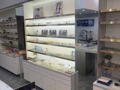 -视野联行眼镜·蔡司授权店(长白万象汇店)