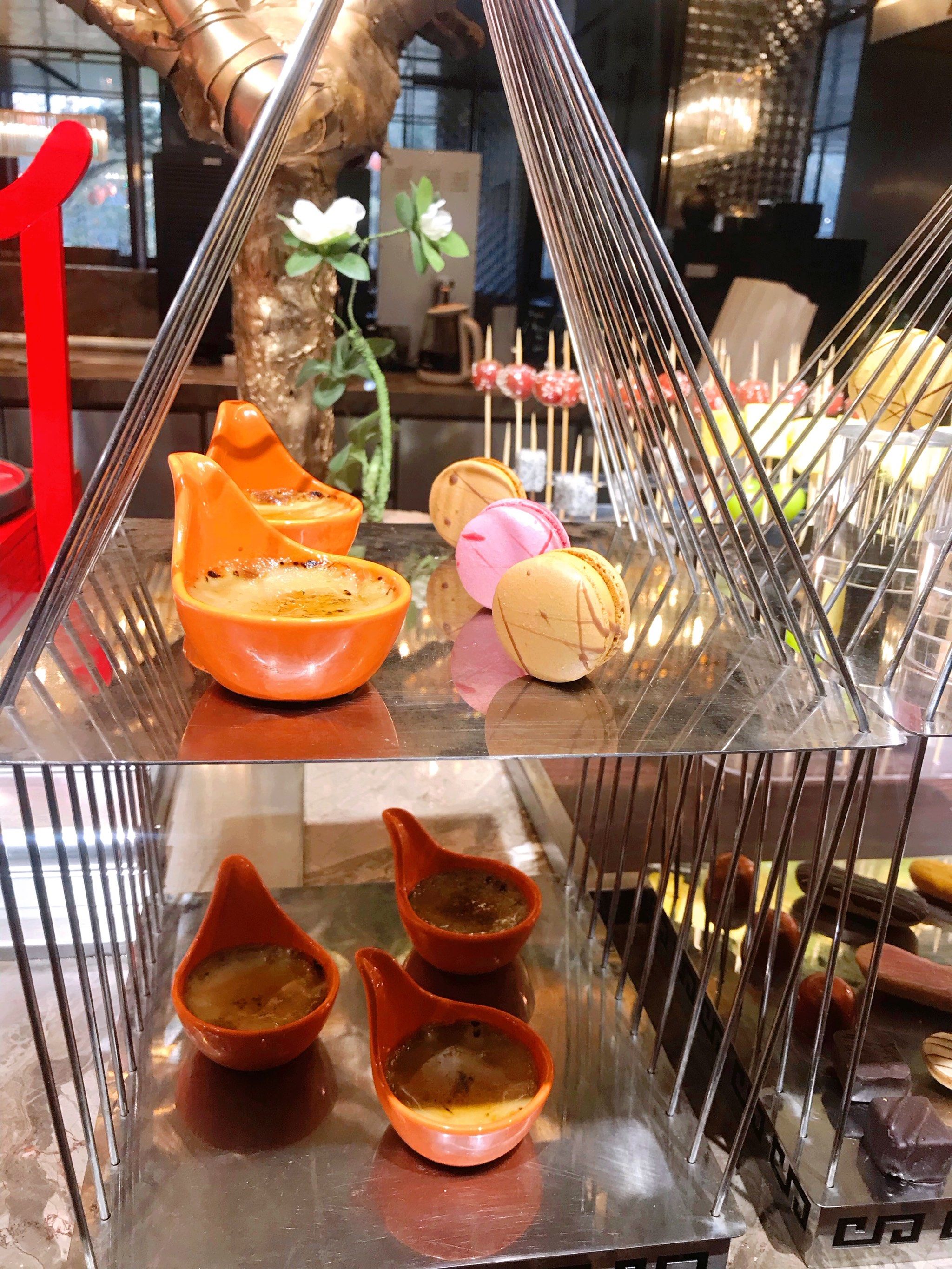唐华华邑酒店自助餐厅里的美食