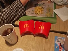 -麦当劳(轻轨曹杨路店)