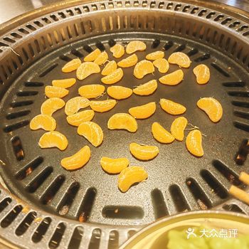 说起来烤肉，真的，还得是炭火烤肉