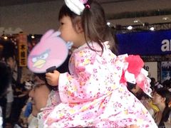 展会中一小萌妹-东浩兰生上海世博展览馆