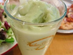 牛油果奶昔-Tube station站点比萨(王府井百货店)