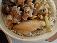北菇滑雞煲仔飯-海天花园酒家
