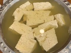 -石磨豆花家常菜·牦牛排土火锅