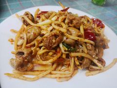 酸笋炒肥肠-红鼻子桂林米粉(金唐新光界店)