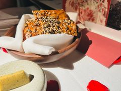 餐前面包配黄油-弗兰克牛排西餐厅Ribone steak house(柠檬花园店)