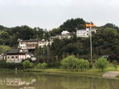 -披云山庄