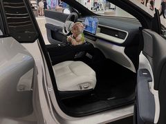 -小鹏汽车体验中心(苏州龙湖狮山天街店)
