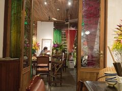 -Cuc Gach Quan Restaurant