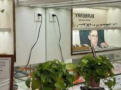 -翰佐蔡司小乐圆·依视路星趣控·暴龙眼镜折扣店
