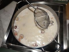 -尚尚仙·酸汤猪手·猪肚鸡火锅(华联万柳购物中心店)