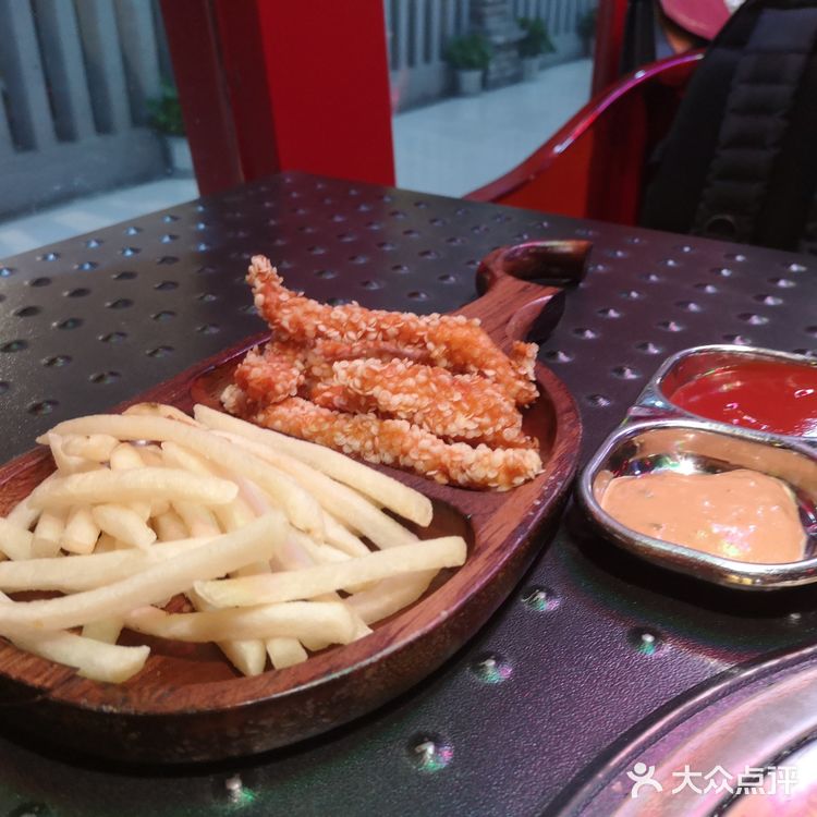 有点蒸汽朋克味道，特别感谢服务员小哥