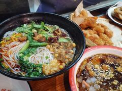 -爆炸头阿姨小四川正宗川味小吃(无任何分店)