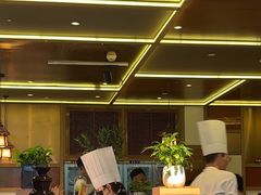-大中华希尔顿酒店-念自助餐·嗨啤·小龙虾
