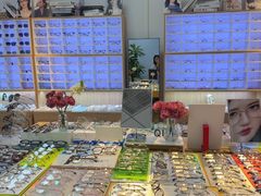 -天空之镜眼镜店蔡司依视路配镜授权零售店(望京颐堤港店)