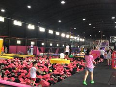 -嘿哟动霸CHUA·新潮玩运动娱乐中心·蹦床滑冰团建乐园
