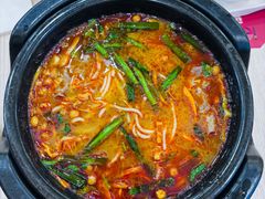 -花馬肆.云南过桥米线(汉神购物广场现场熬汤店)