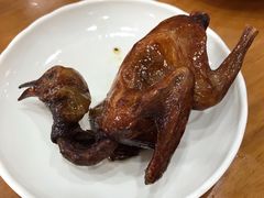 红烧乳鸽-煲煲掂风味煲仔饭餐厅(西区店)