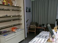 -视野联行眼镜•蔡司•依视路(温江店)