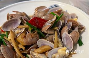 Stir-Fried Clams with Ginger and Scallion