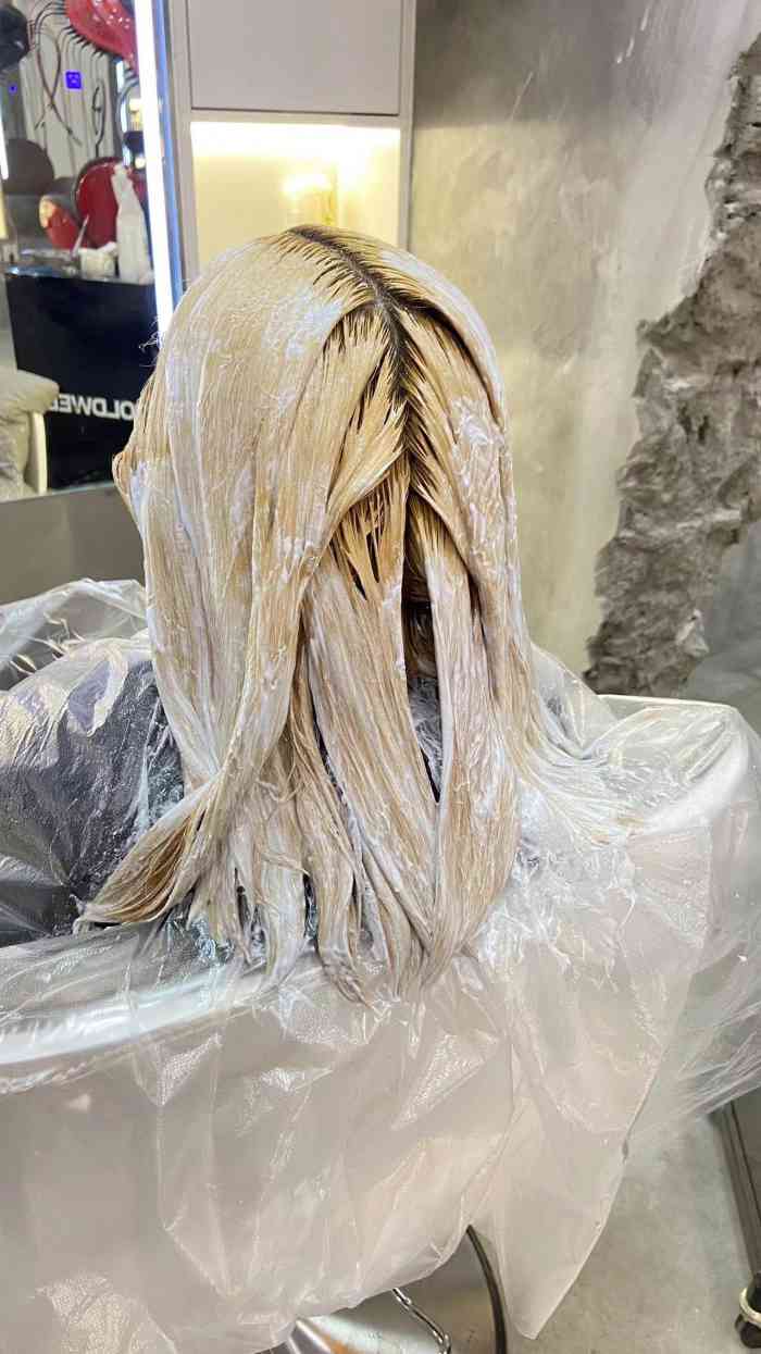 古川造型(裕华万达店)-"到店里以后那儿就一个理发师,一屋子的助理.