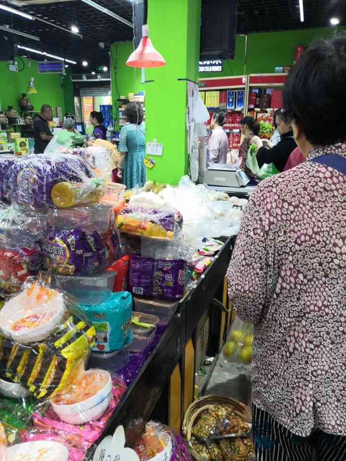 陶鲁生鲜超市(英雄山店)-"胆肥了,居然跑出来散步了.正好路过这家生.