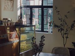 -彳亍咖啡·这里(水湾路店)