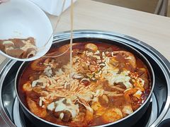 -三清洞摩西韩式年糕火锅(威高广场店)