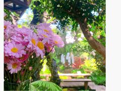 -Chom Cafe and Restaurant