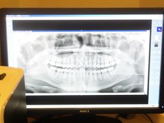 -瑞尔齿科(南京东路名人诊所)