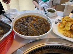 小鸡蘑菇炖粉条-九妹农家大铁锅东北菜(江湾店)